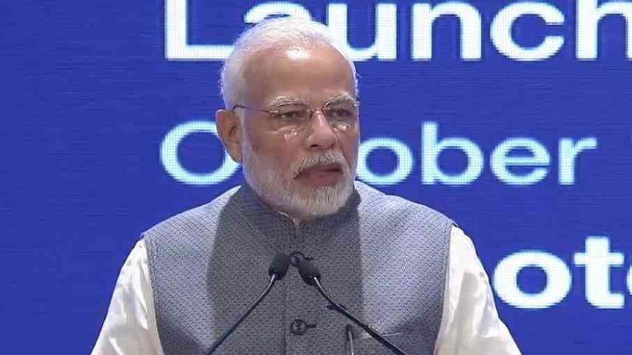देश में कोरोना के ख़िलाफ़ लड़ाई जनता लड़ रही है: मोदी